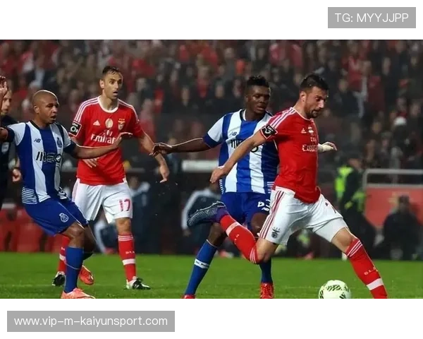 欧冠小组赛收官战：黑马能否上演传奇逆袭？